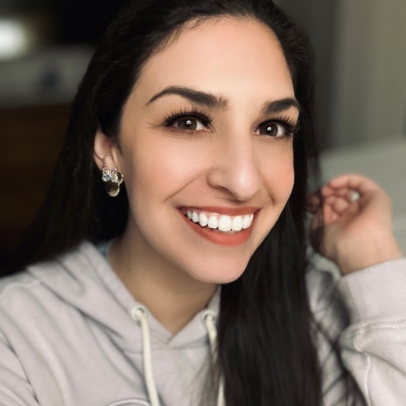 Meet your Posher, Jessica - Picture 2 of 6